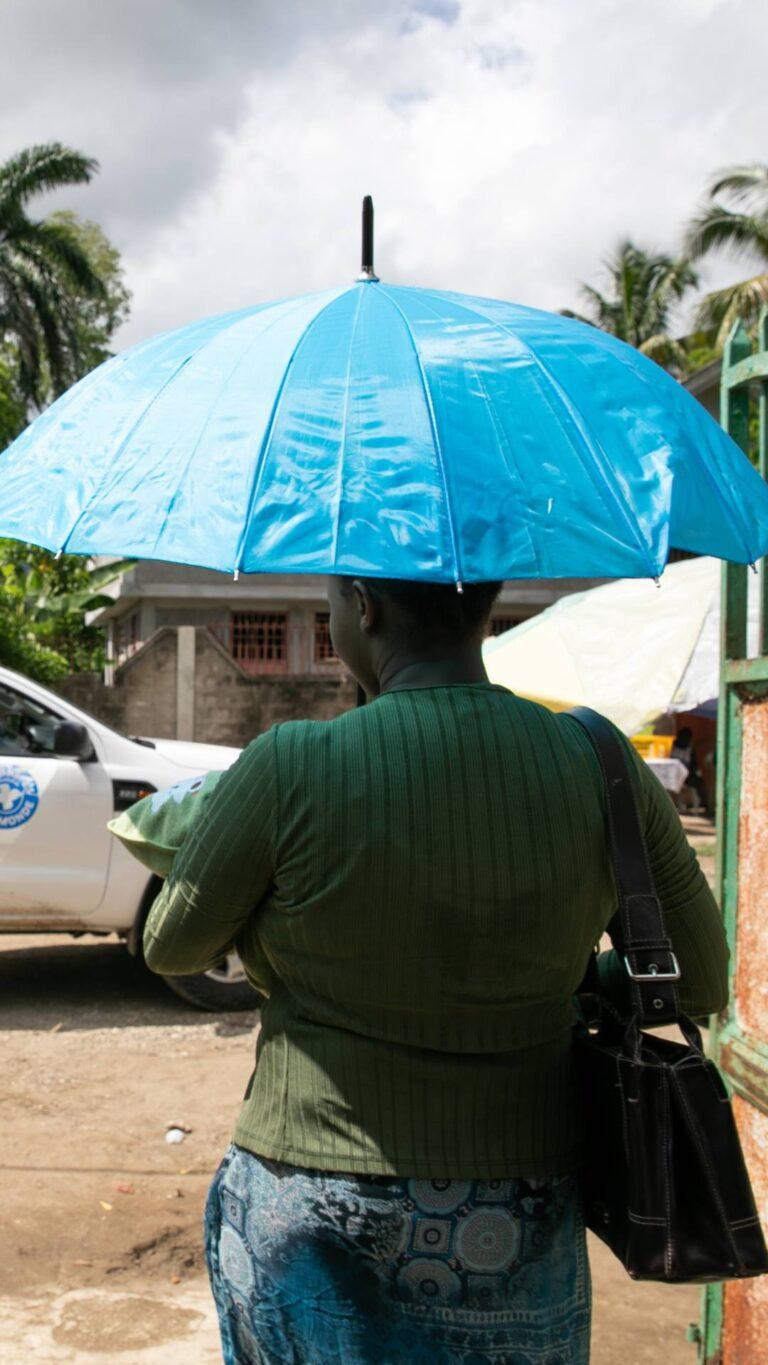 Une femme et son enfant. Petit-Goâve, Haïti, 2024. © Nadia Todres